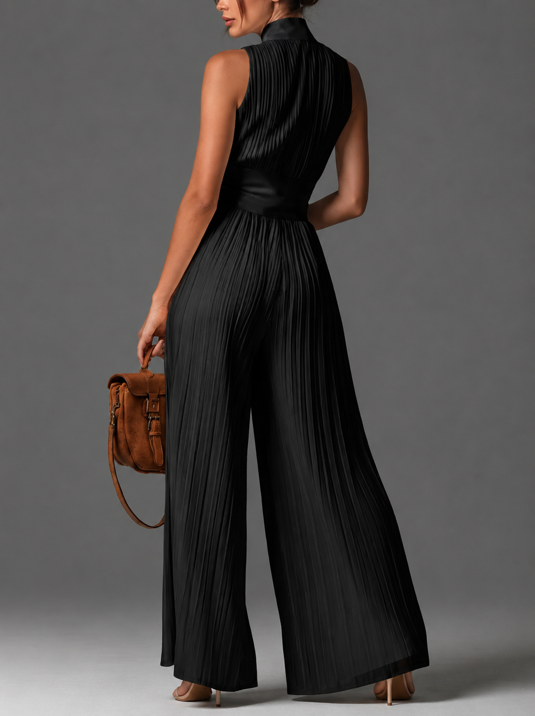 ECLIPSE™ | MONO PALAZZO PLISADO CON ESCOTE V Y CINTURA CORSET